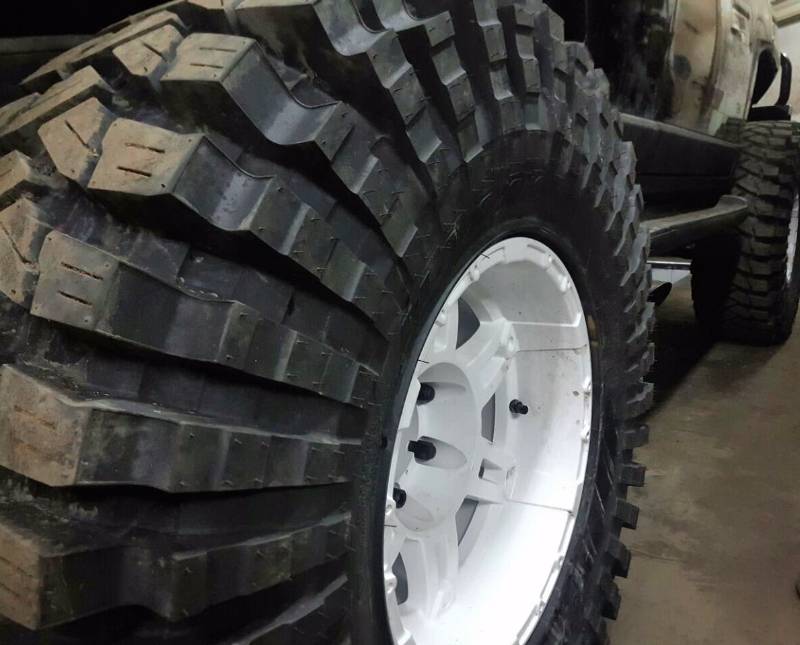 Шина 40. Maxxis m8060 Trepador 35 УАЗ. Шина Maxxis Trepador m8060 37x12.5-16 124k. Трепадор Максис 8090. Maxxis Trepador m8060 УАЗ Патриот.