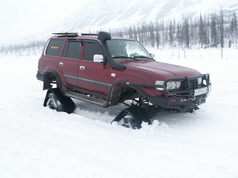 Кто нибудь ставил. ТЛК 80 Арктик Тракс. ТЛК 80 на гусянках. Arctic Trucks TLC 80. Tlc80 на 38 колесах проходимость.