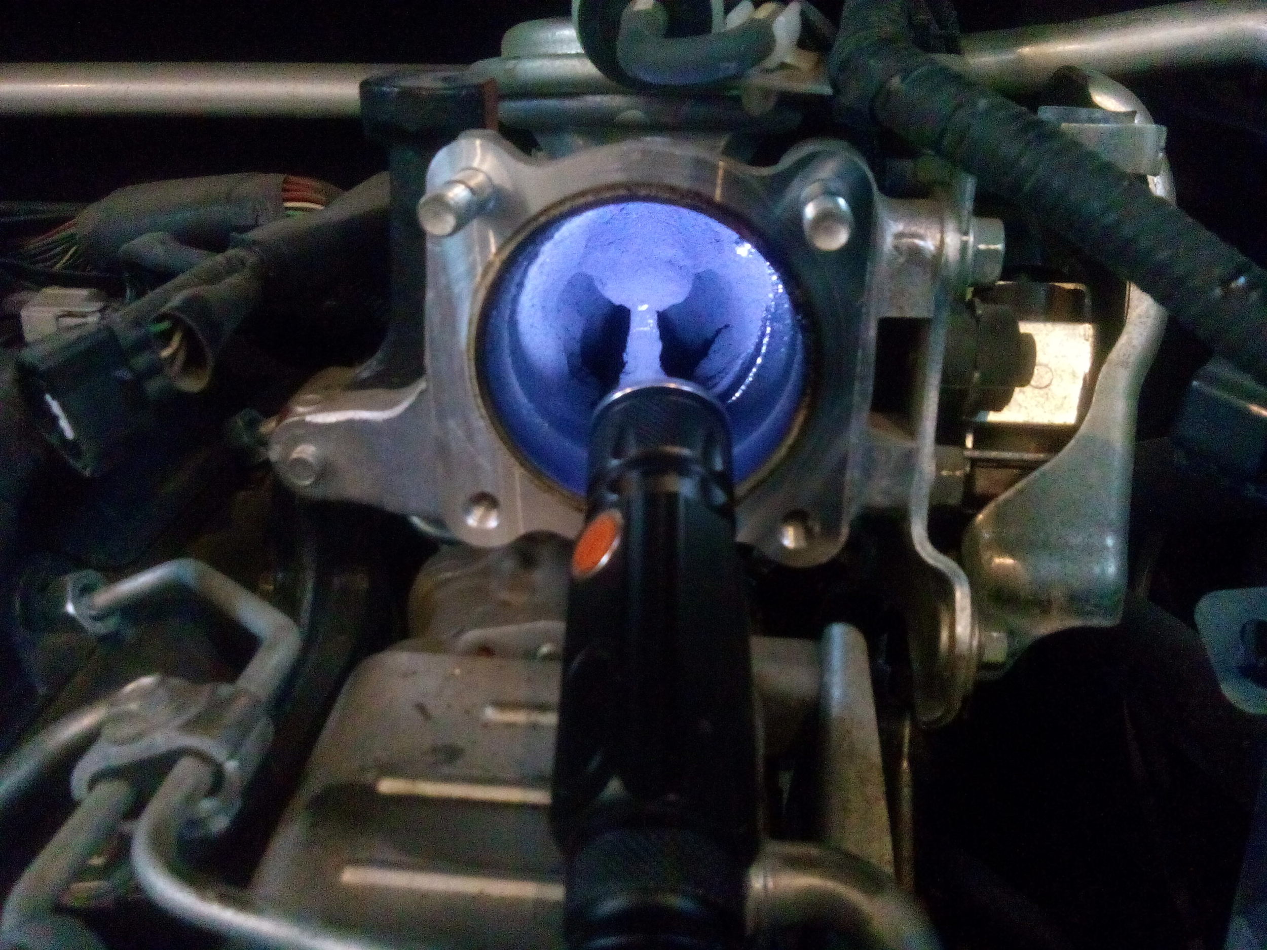 Замена масла и масляного фильтра в двигателе Toyota RAV4